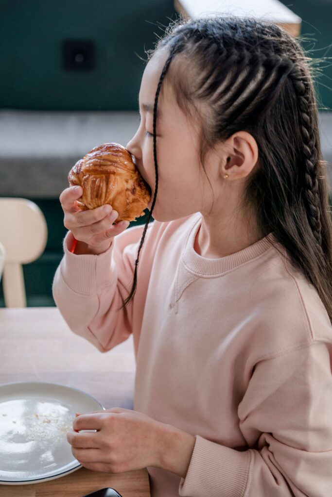 「ちゃんと食べてくれるかな」その視線が、子どもの偏食をつくっているかもしれません